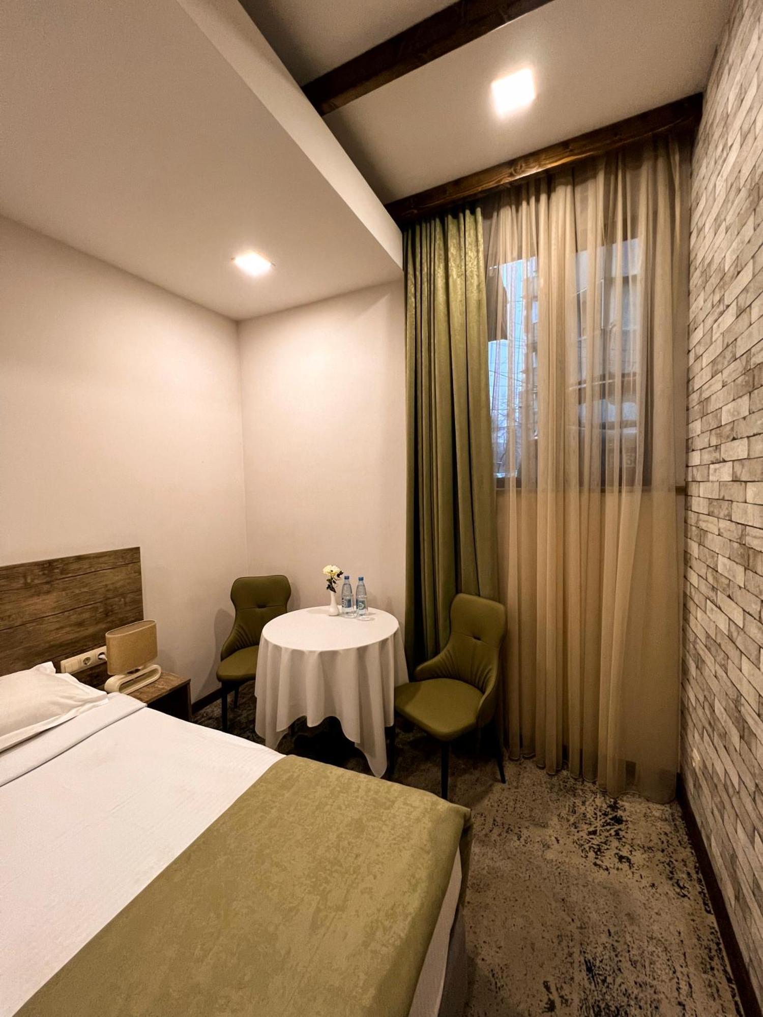 Evn Boutique Hotel Ереван Стая снимка